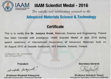 Justyna Krzak uhonorowana wyróżnieniem organizacji International Association of Advanced Materials: IAAM Scientist Medal za znaczące osiągnięcia badawcze w nauce i technologii materiałów zaawansowanych.